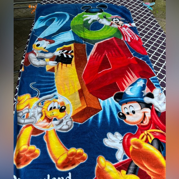 Disney 3 Beach Swim Towels Kids Nemo, Miles, Mickey Mouse - Picture 5 of 6